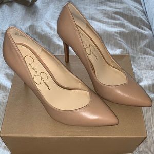 Beige classic heels